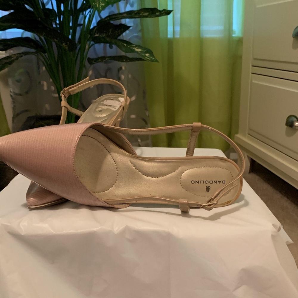 Tan skin swing back shoes